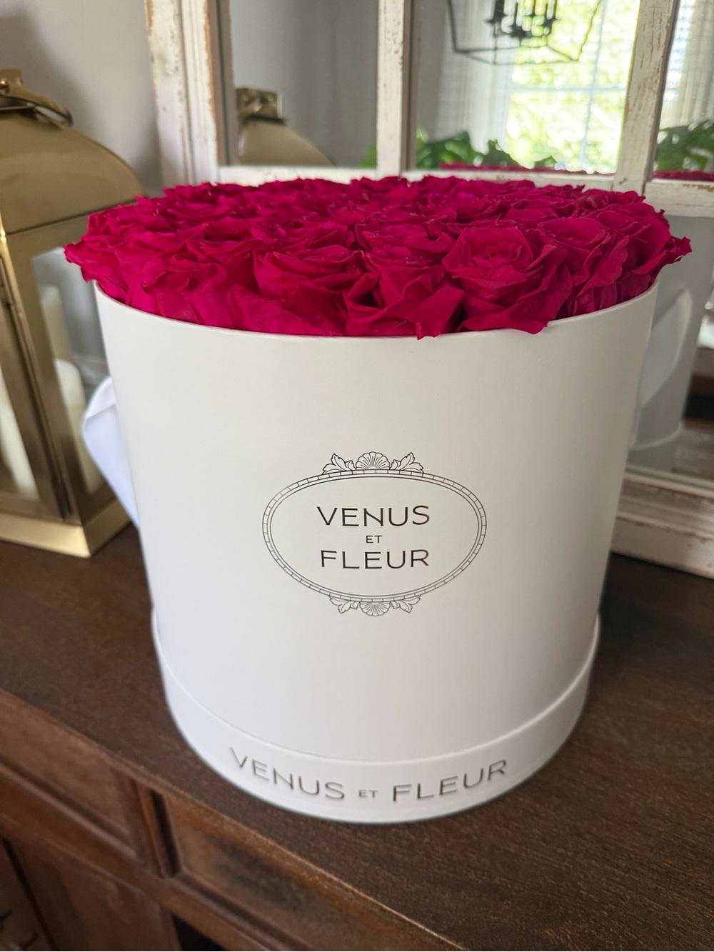 *NEW* Venus Et Fleur - Hot Pink Eternity Roses - white classic box